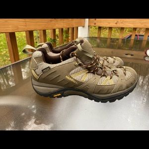 Merrell Women’s Hiking Boots Low Size 8.5